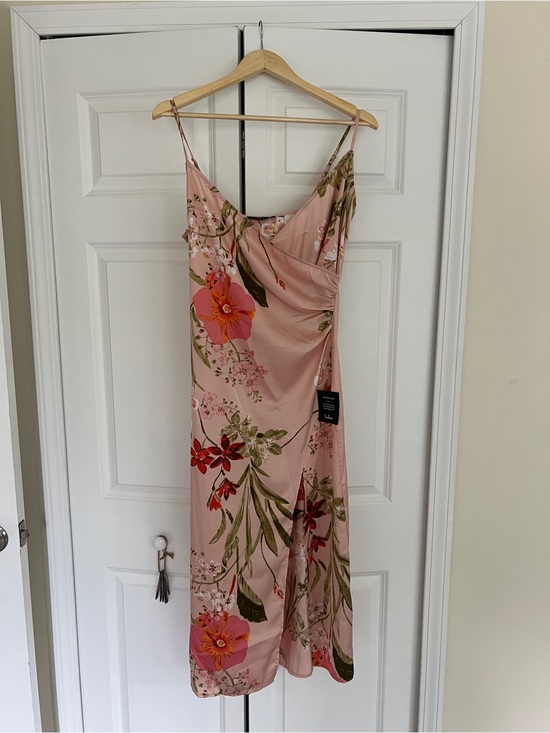Lulus Dresses & Skirts - Lulu's Remarkable Entrance Dress NWT